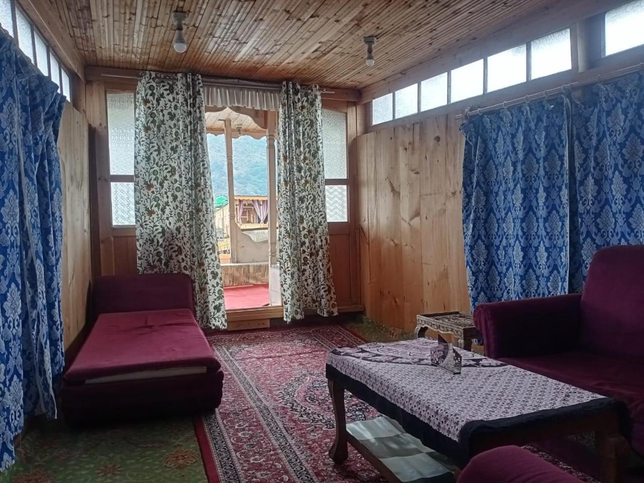 Houseboat Shora Palace Group Of Houseboats 3* Srinagar (Jammu and Kashmir)