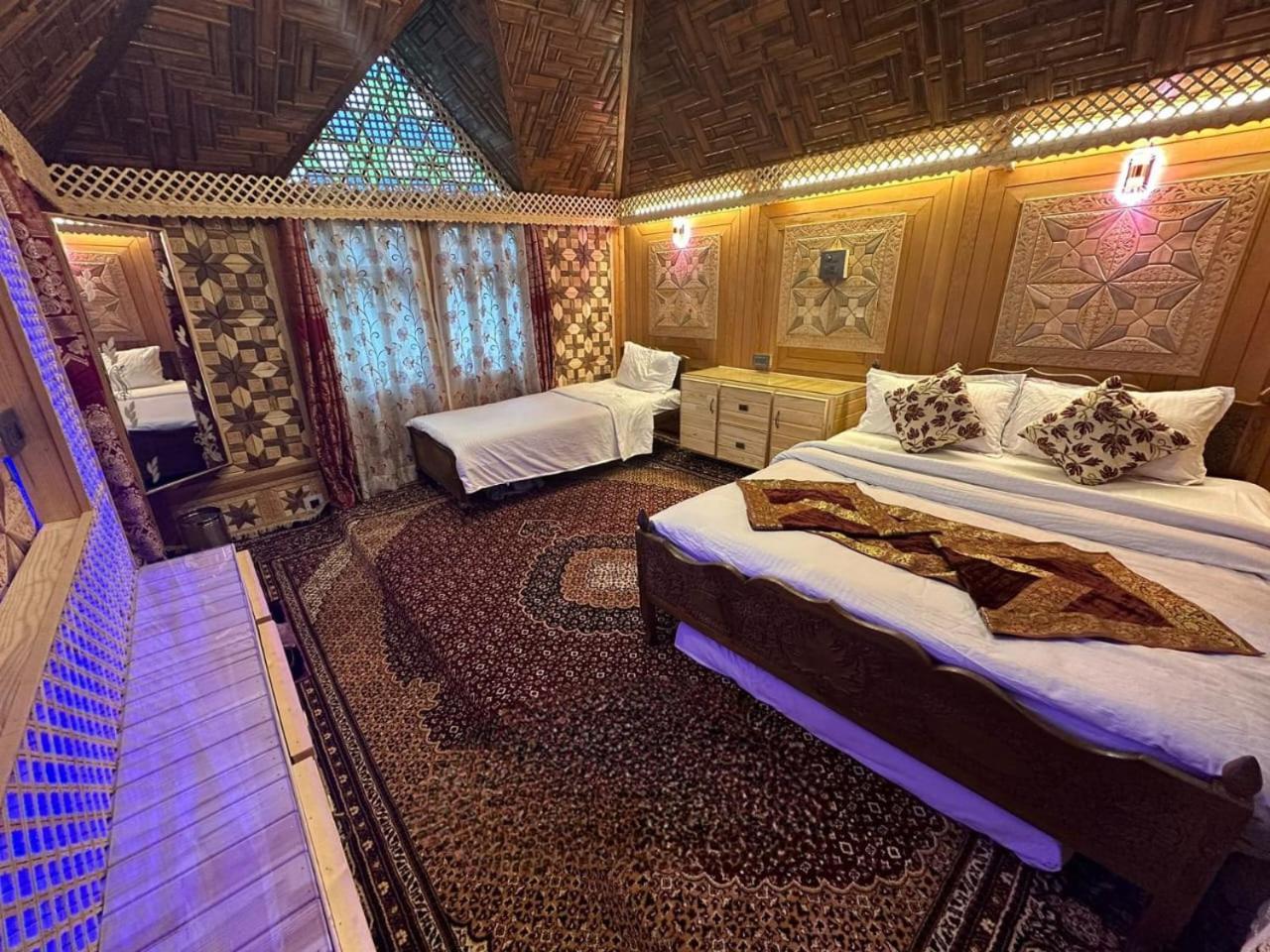 Hotel Heritage Amina Group Of Houseboats 4*