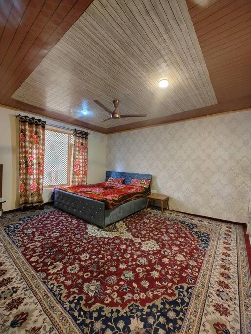 House With Kitchen *