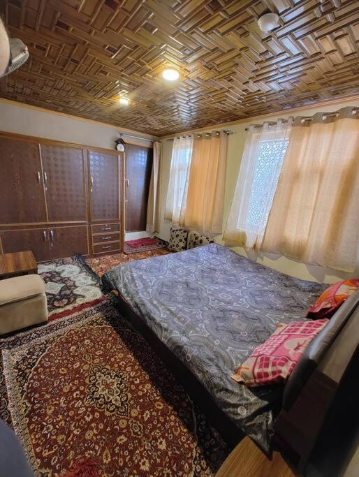 House With Kitchen Srinagar (Jammu and Kashmir)