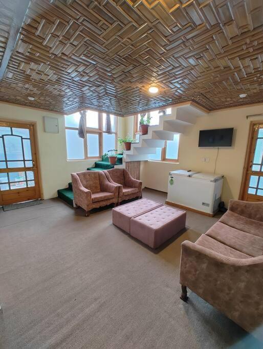 House With Kitchen Srinagar (Jammu and Kashmir)