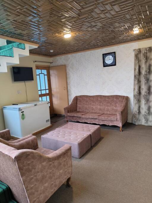 House With Kitchen Srinagar (Jammu and Kashmir)
