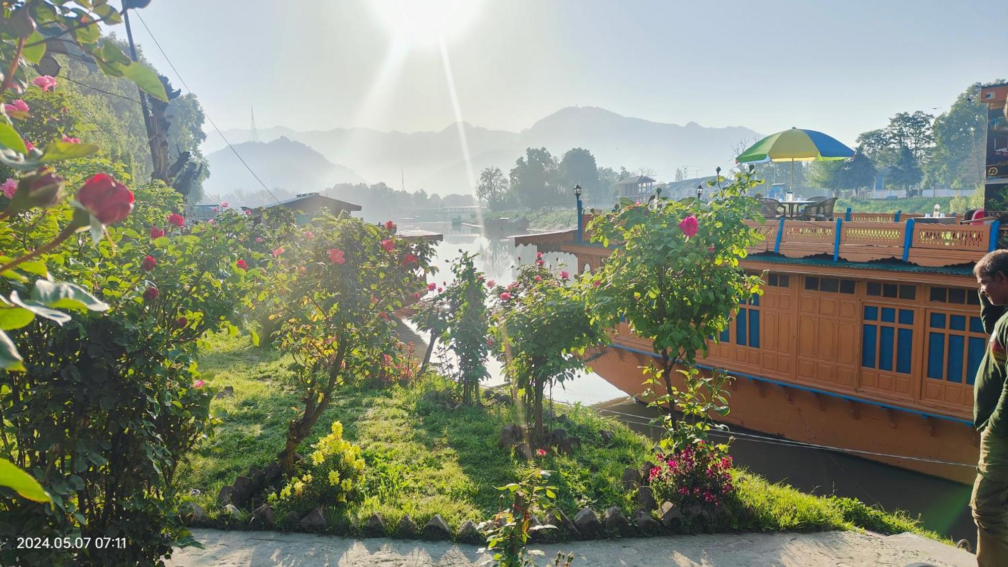Houseboat Karima Palace Hotel Srinagar (Jammu and Kashmir)