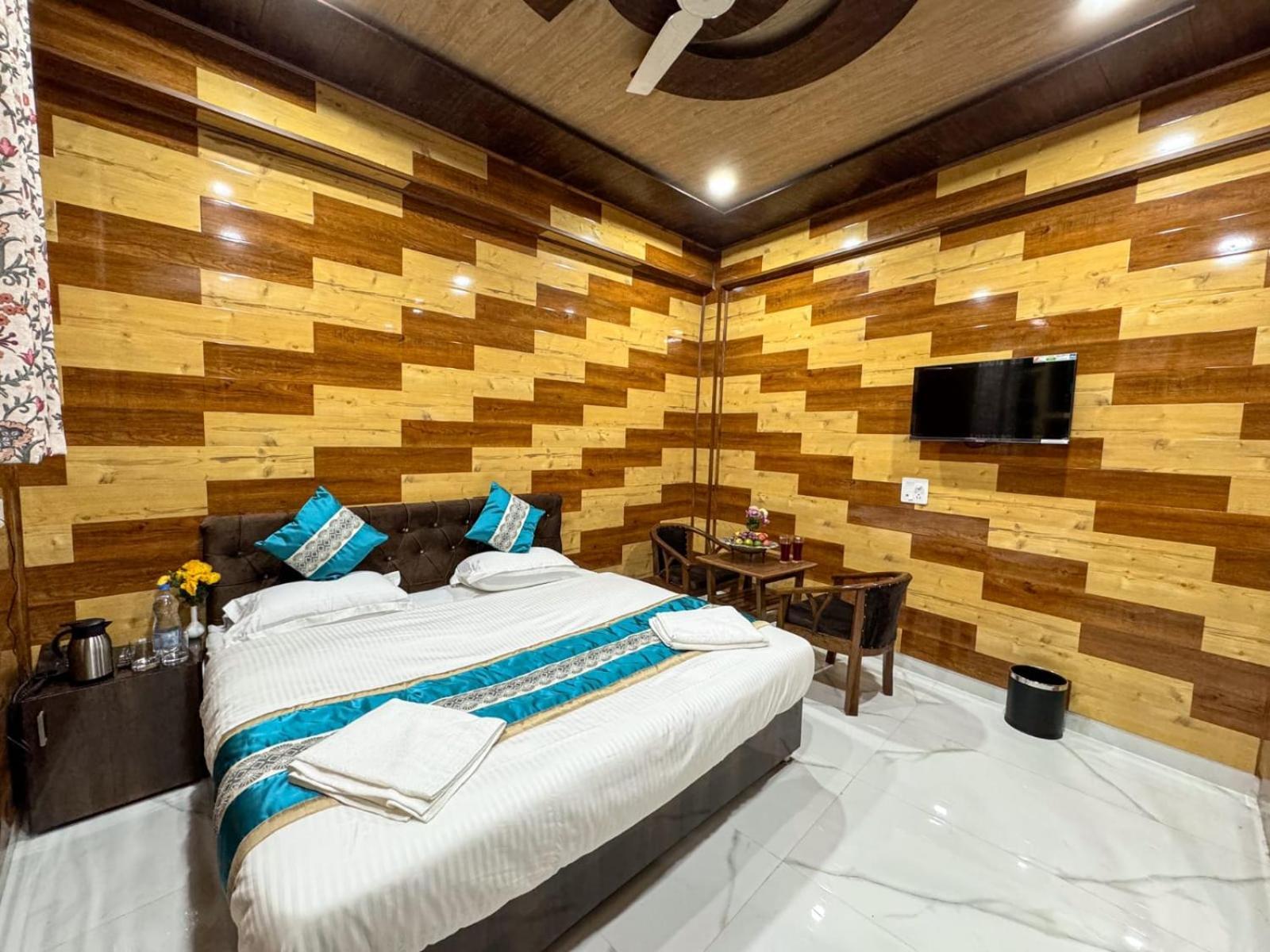 Aasariya And Restaurants Hotel Srinagar (Jammu and Kashmir)