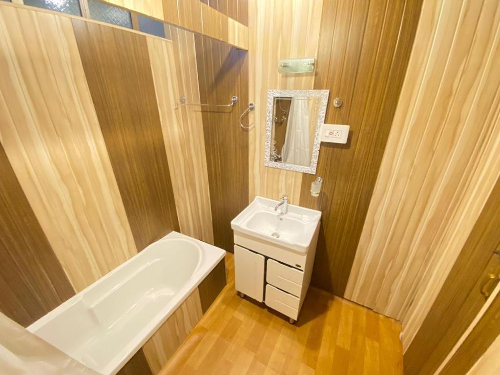 Nazneen Group Of Houseboats Bed & Breakfast 4*