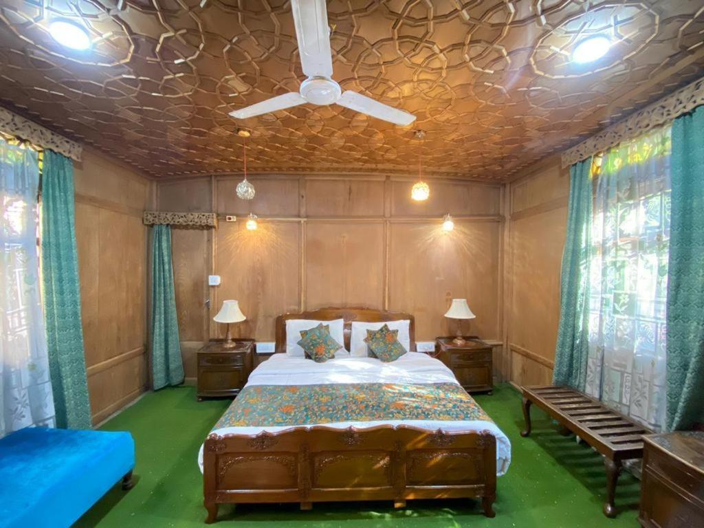 Nazneen Group Of Houseboats 4* Srinagar (Jammu and Kashmir)