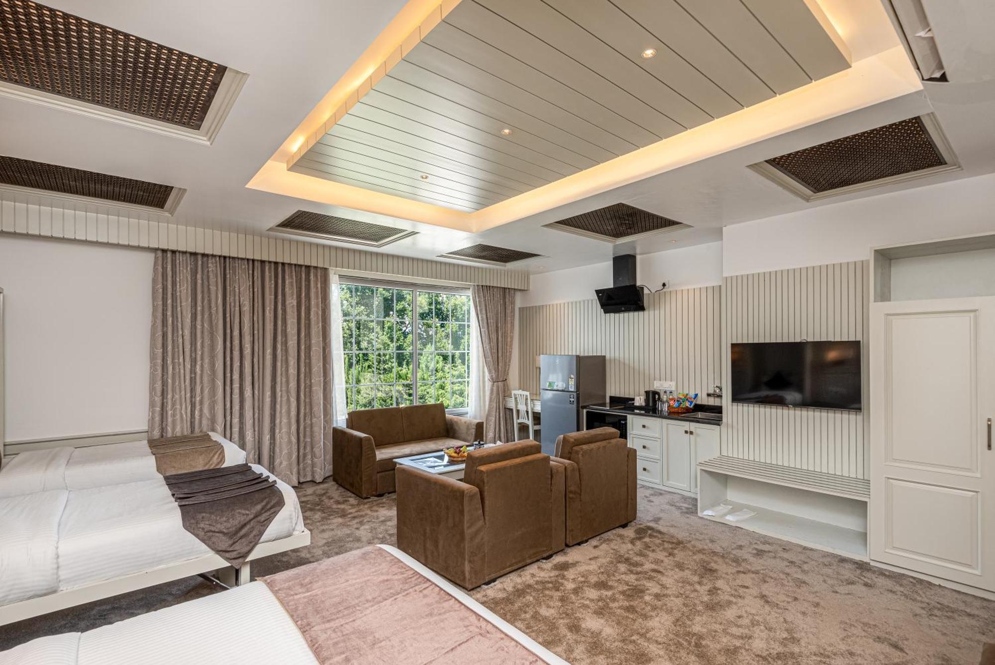 Grand Boulevard Hotel 4*