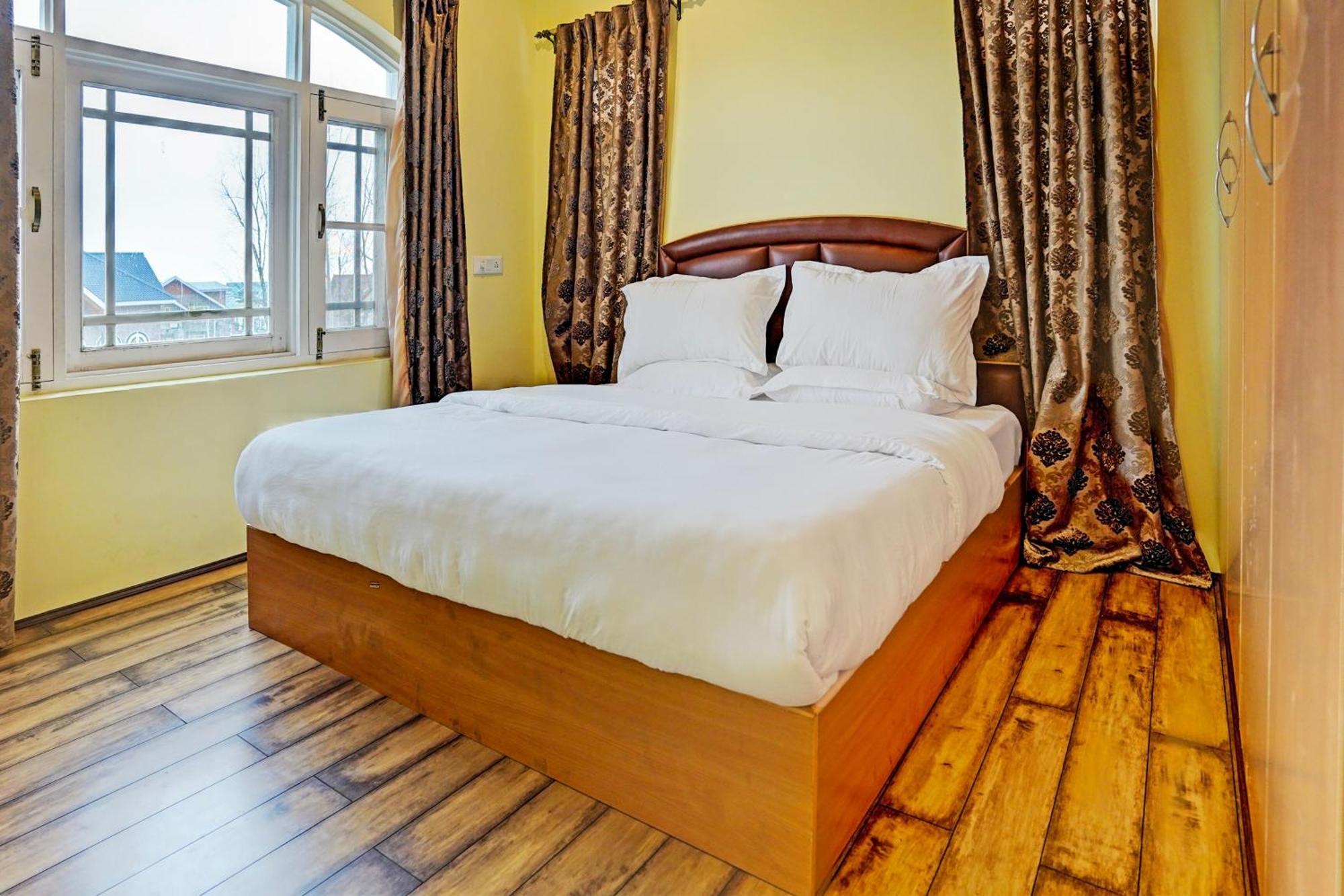 Hotel O Lit Srinagar (Jammu and Kashmir)
