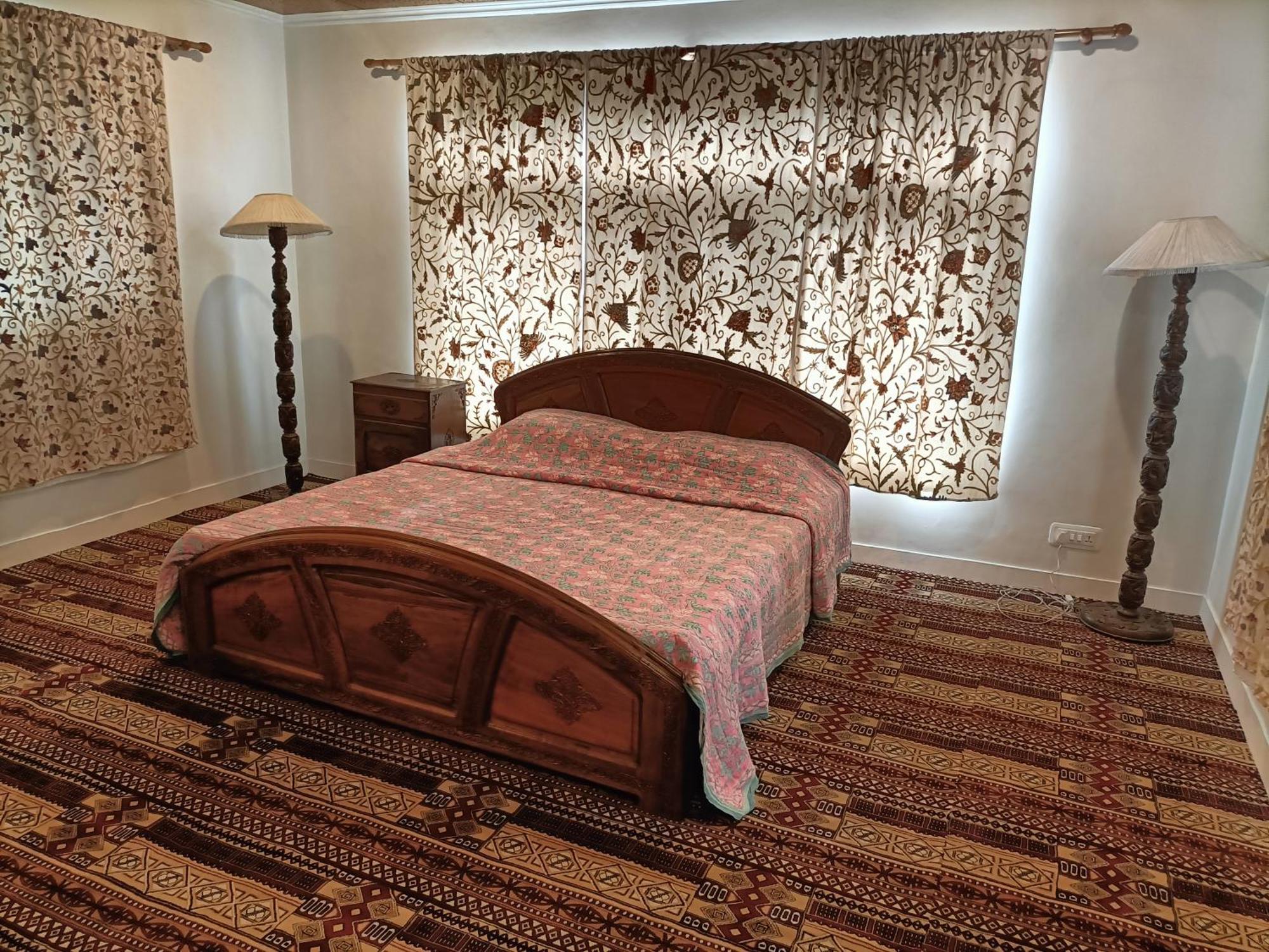 Snow Leopard Bed & Breakfast *