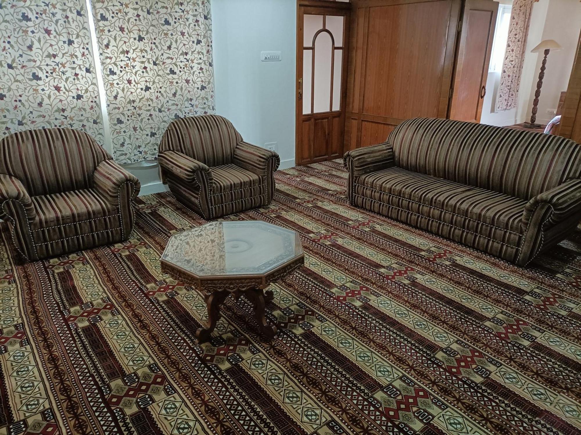 Snow Leopard Bed & Breakfast Srinagar (Jammu and Kashmir)