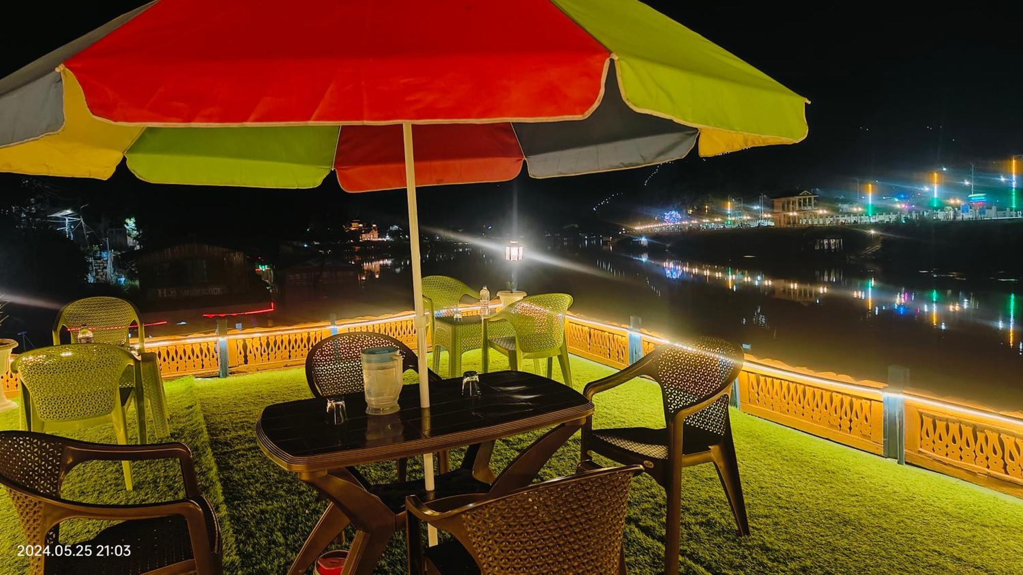 Houseboat Karima Palace Hotel Srinagar (Jammu and Kashmir)