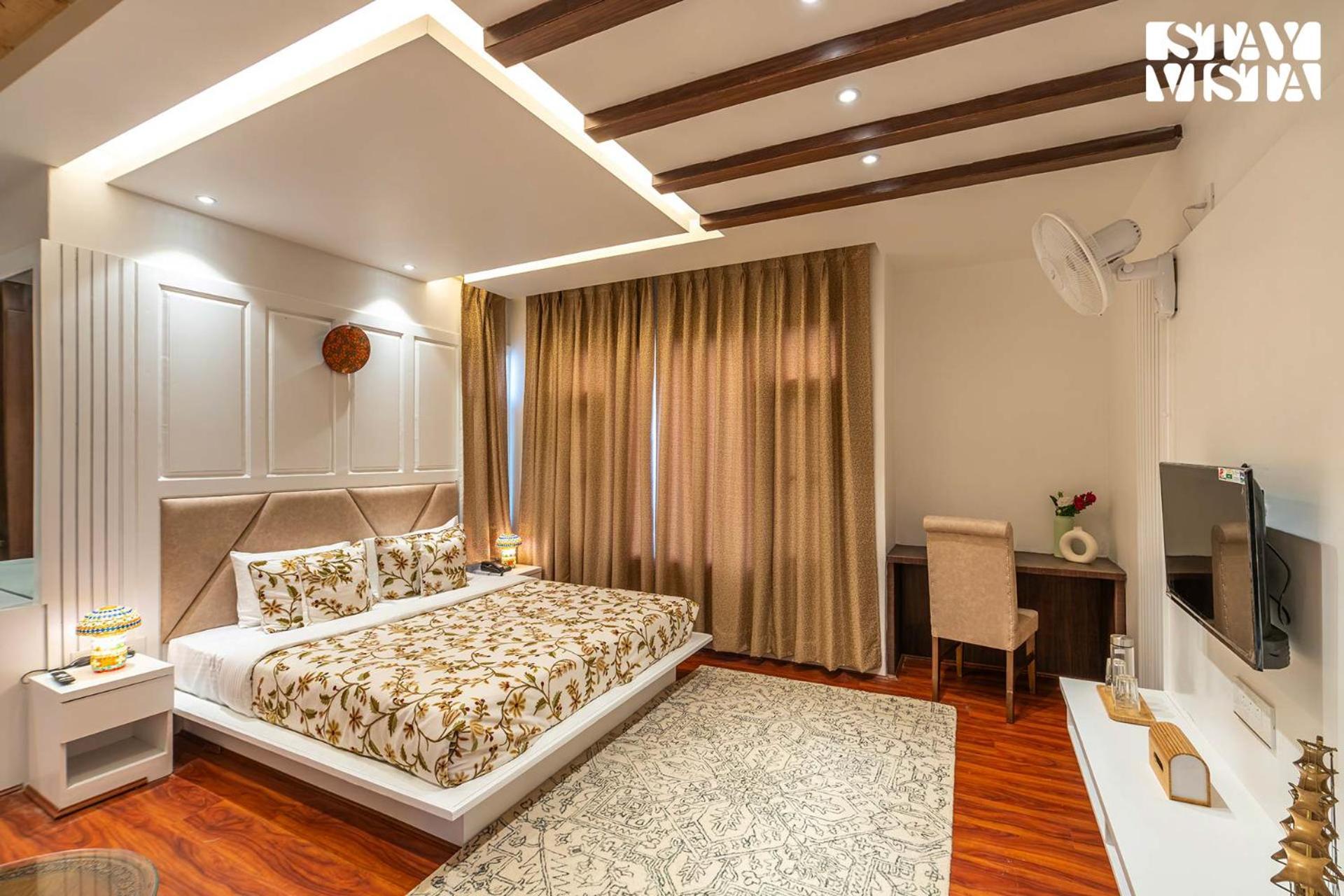 Stayvista At Gauhar With Projector Set-up, Steam & Indoor Jacuzzi Villa