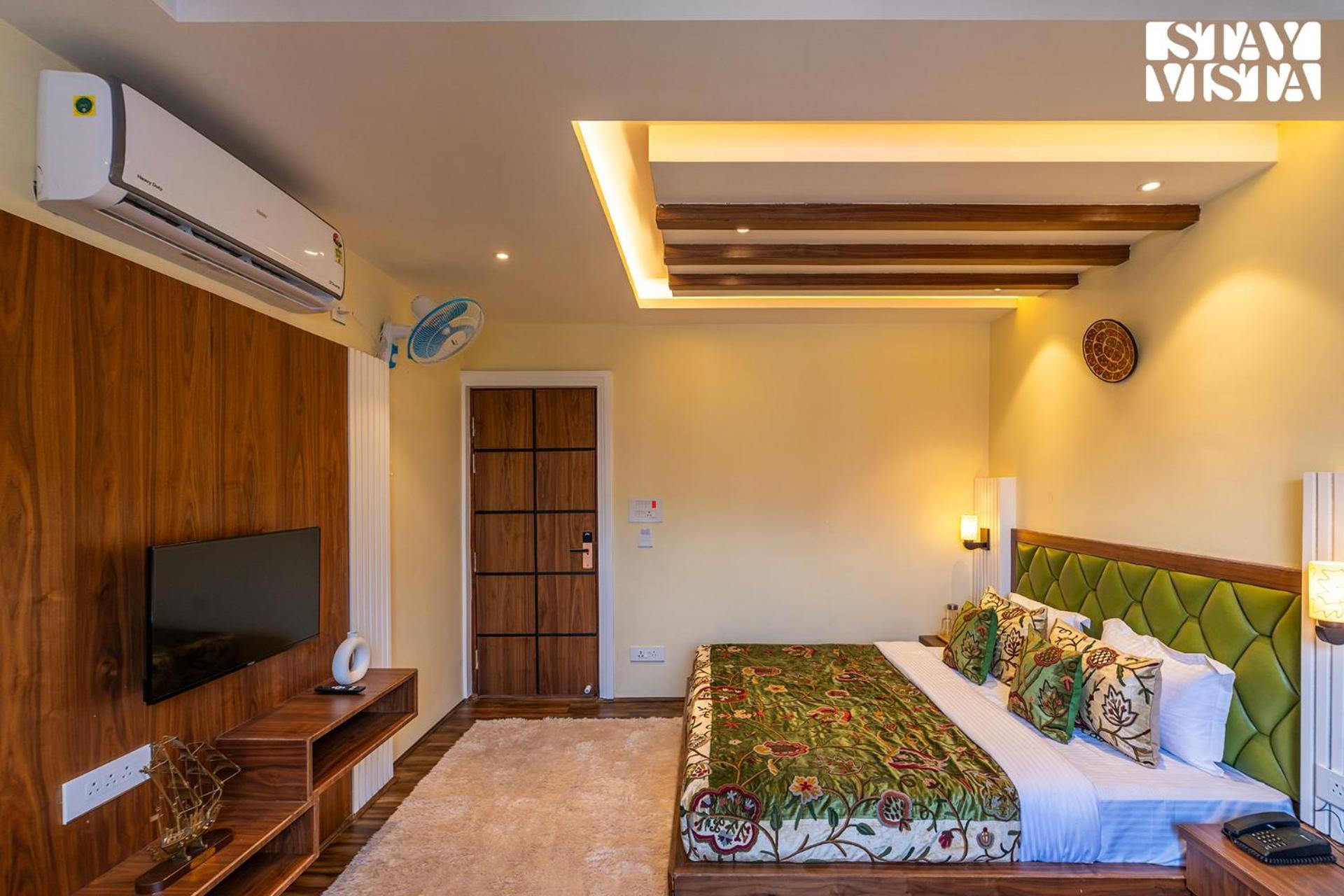 Villa Stayvista At Gauhar With Projector Set-up, Steam & Indoor Jacuzzi