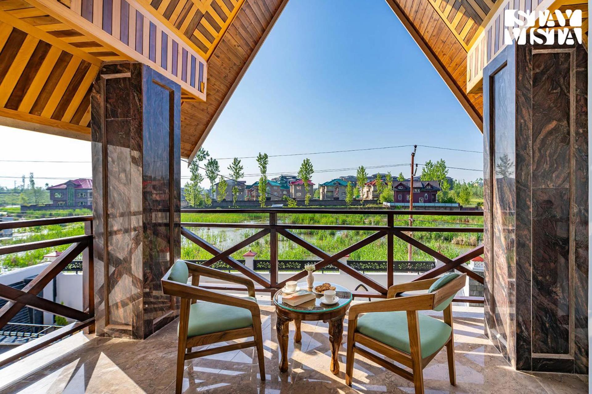 Stayvista At Gauhar With Projector Set-up, Steam & Indoor Jacuzzi Srinagar (Jammu and Kashmir)
