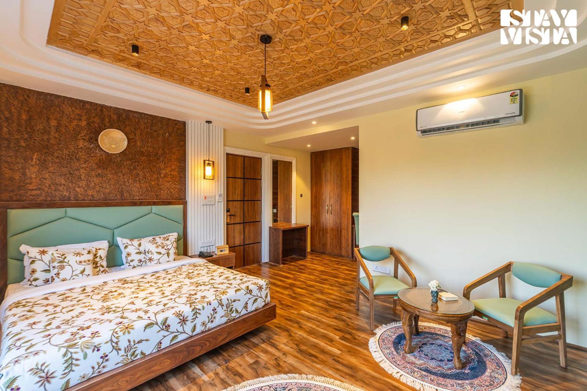 Stayvista At Gauhar With Projector Set-up, Steam & Indoor Jacuzzi