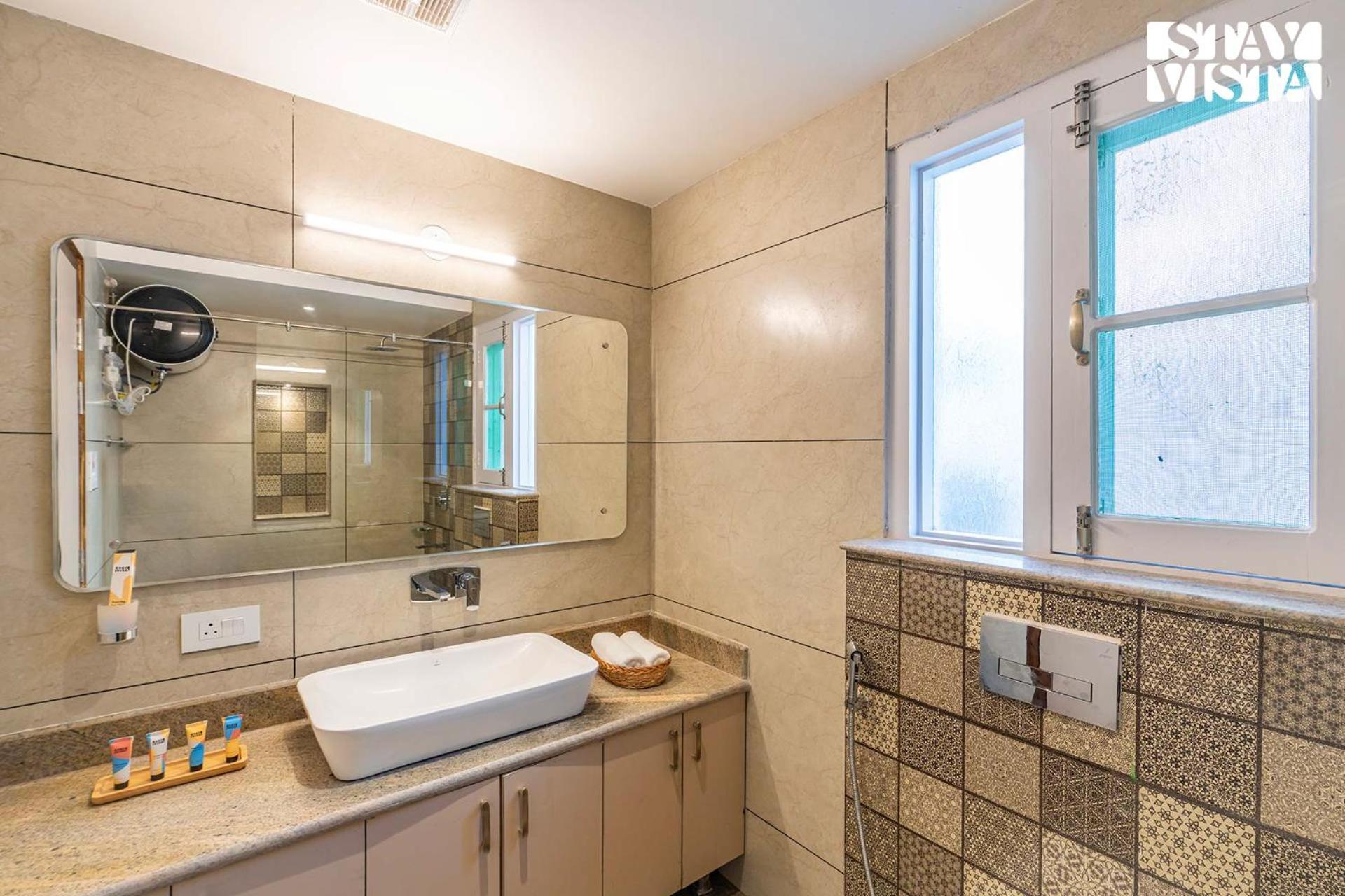 Stayvista At Gauhar With Projector Set-up, Steam & Indoor Jacuzzi *