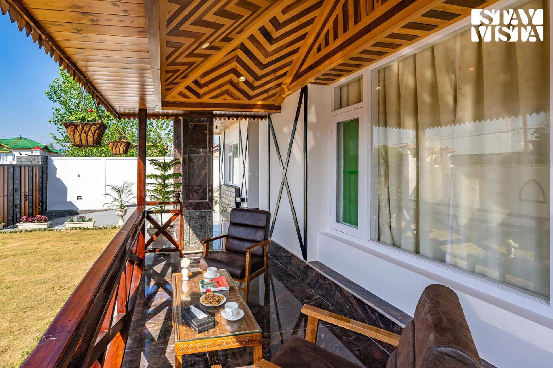 Villa Stayvista At Gauhar With Projector Set-up, Steam & Indoor Jacuzzi