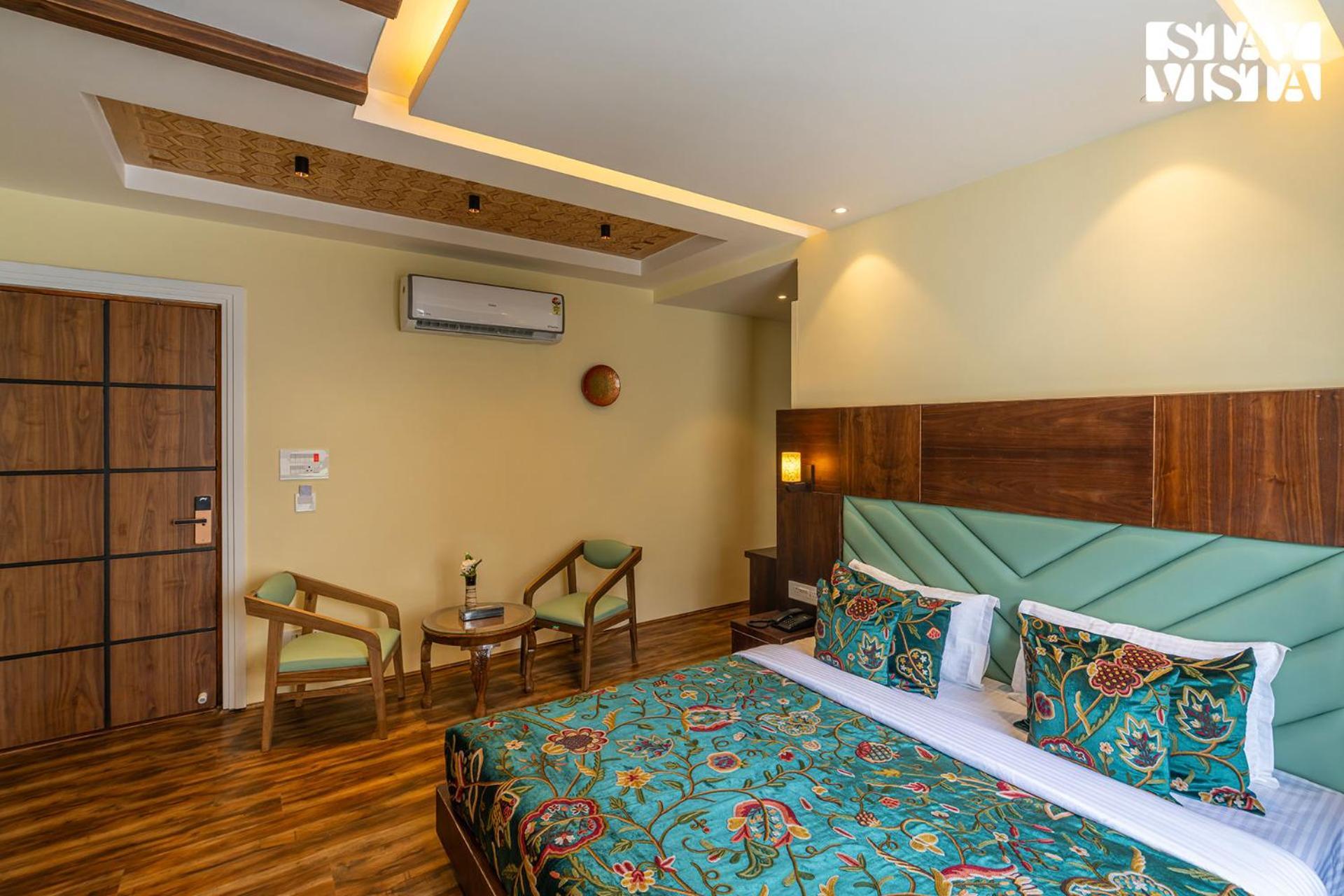 Stayvista At Gauhar With Projector Set-up, Steam & Indoor Jacuzzi * Srinagar (Jammu and Kashmir)