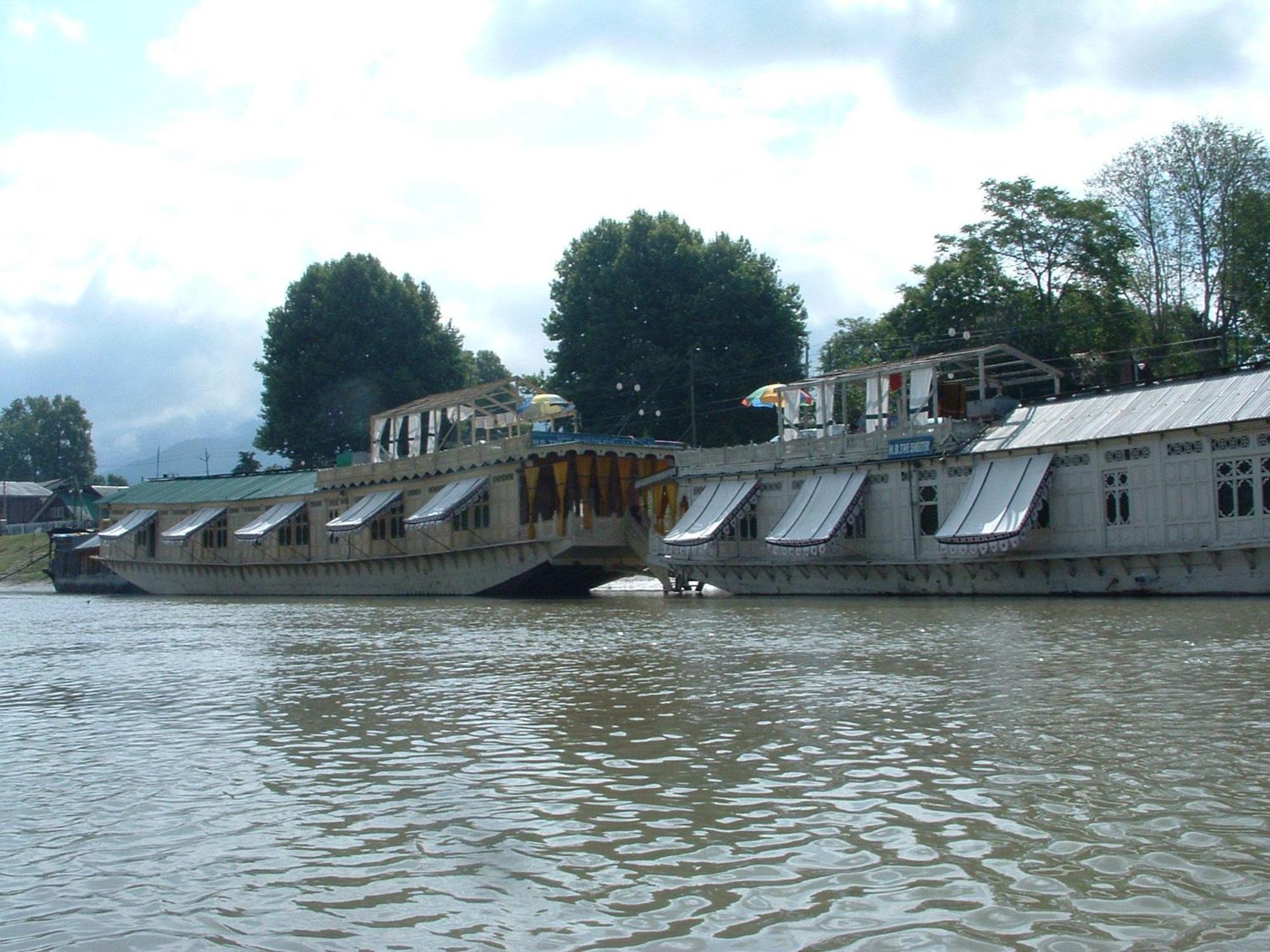 The Shelter Group Of Houseboats & Tour Organiser 3* Srinagar (Jammu and Kashmir)