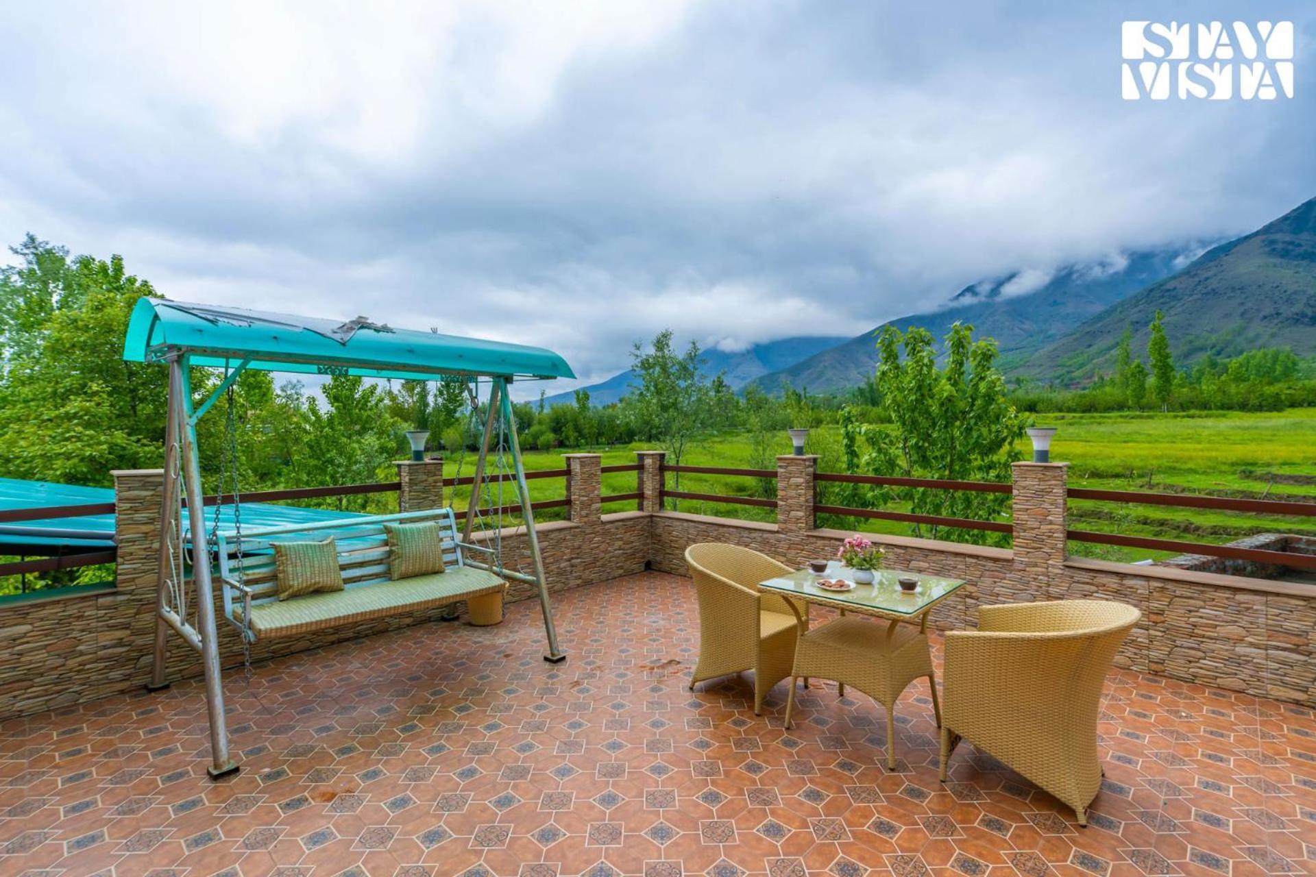 Stayvista At Nazneen With Bonfire & Gazebo Villa Srinagar (Jammu and Kashmir)
