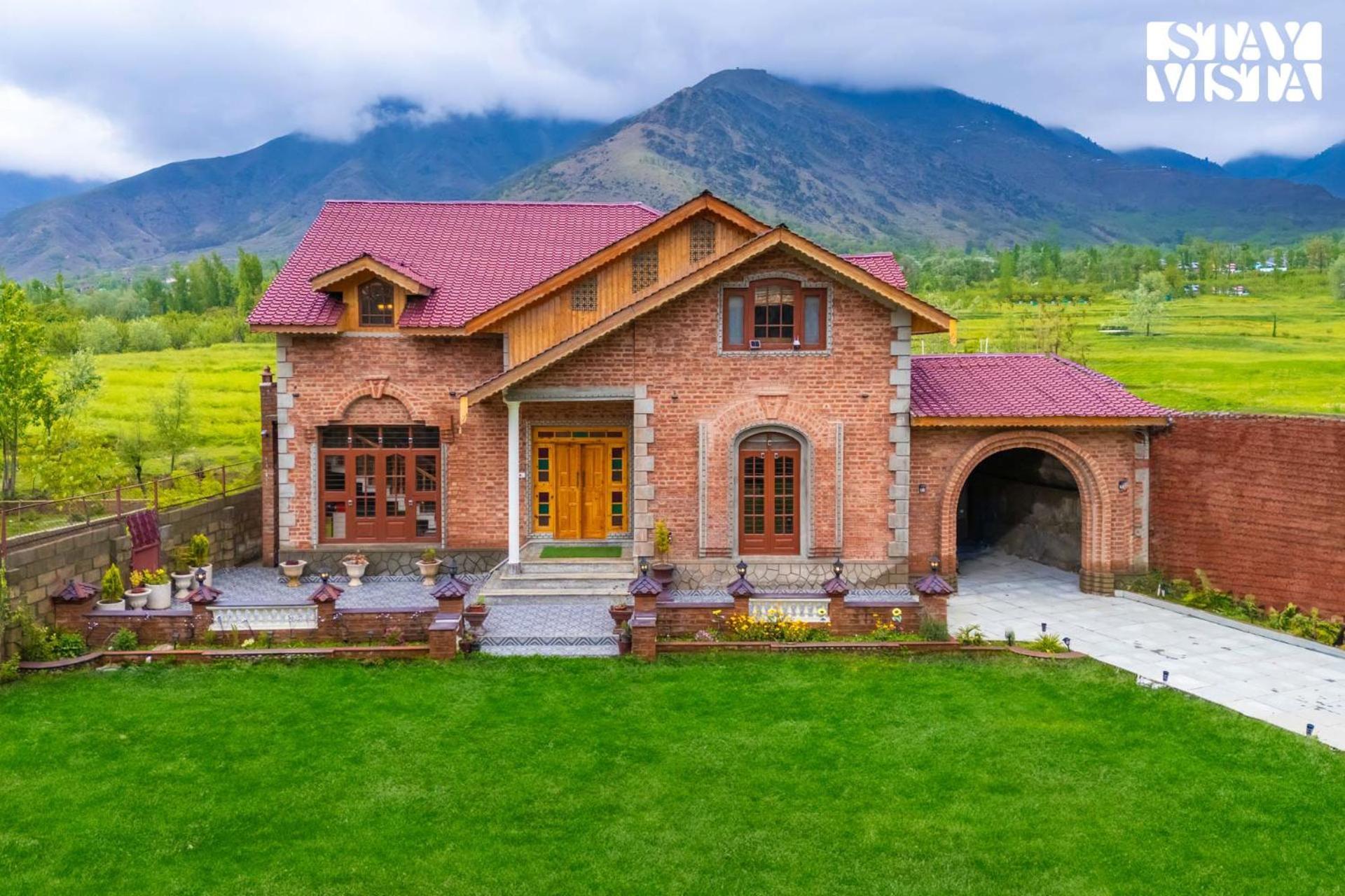 Villa Stayvista At Nazneen With Bonfire & Gazebo Srinagar (Jammu and Kashmir)