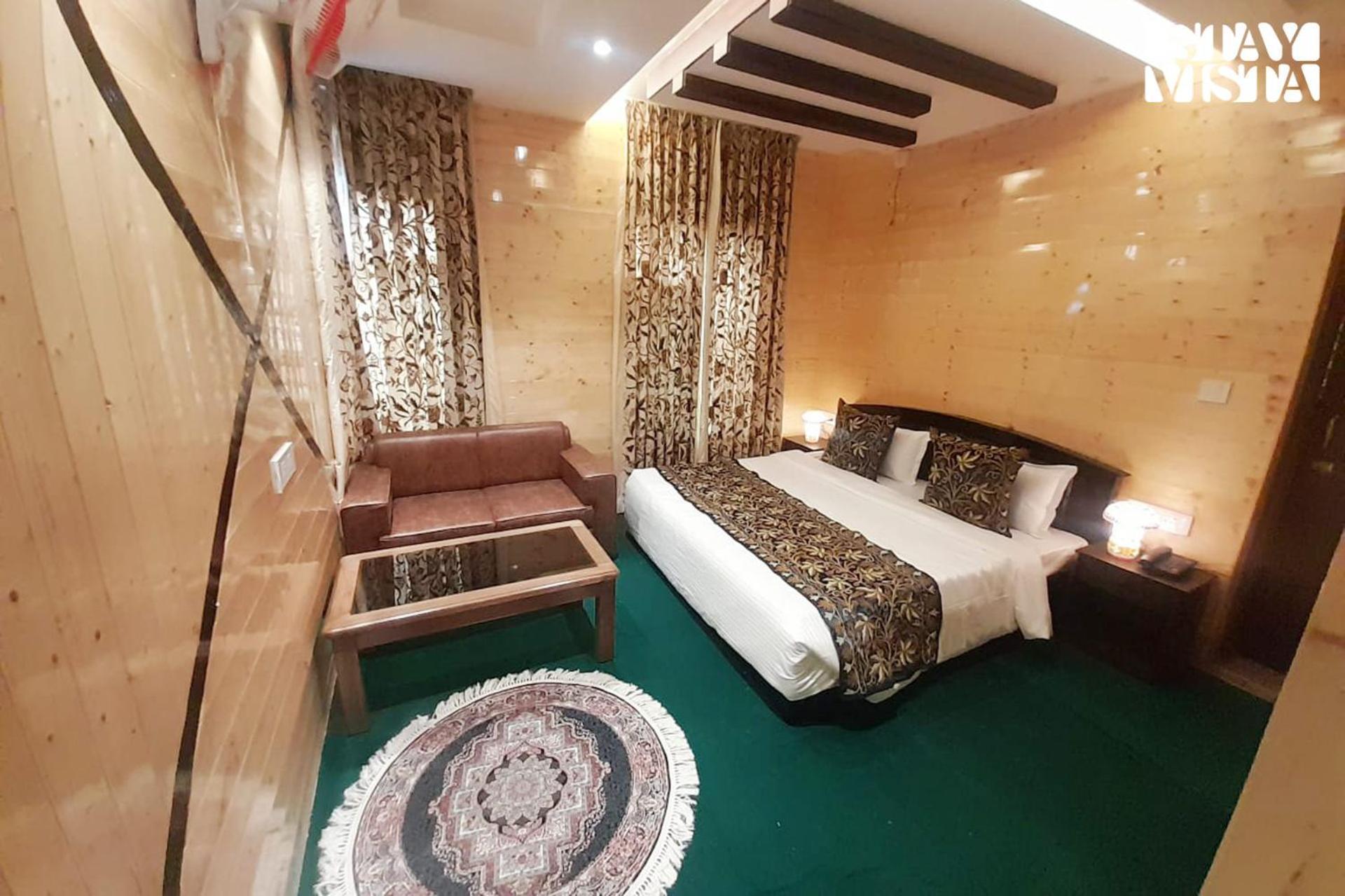 Stayvista At Gauhar With Projector Set-up, Steam & Indoor Jacuzzi Villa