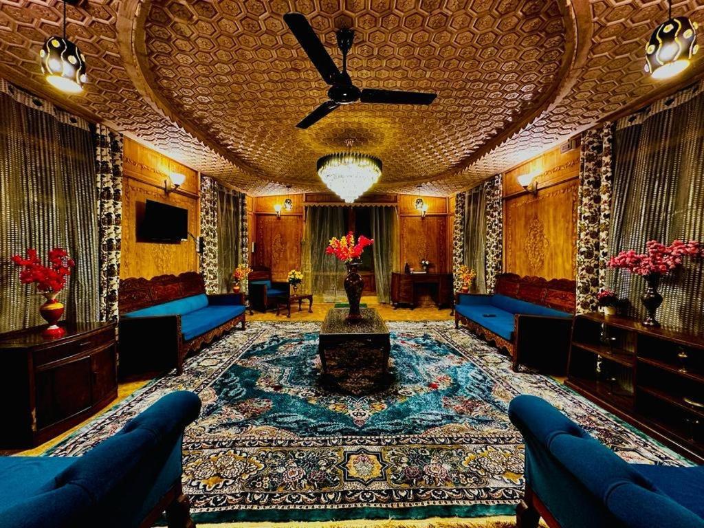 Hotel Heritage Amina Group Of Houseboats