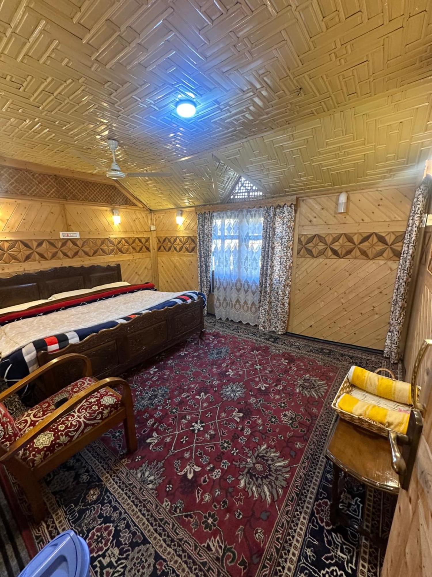 Hotel Heritage Amina Group Of Houseboats 4*