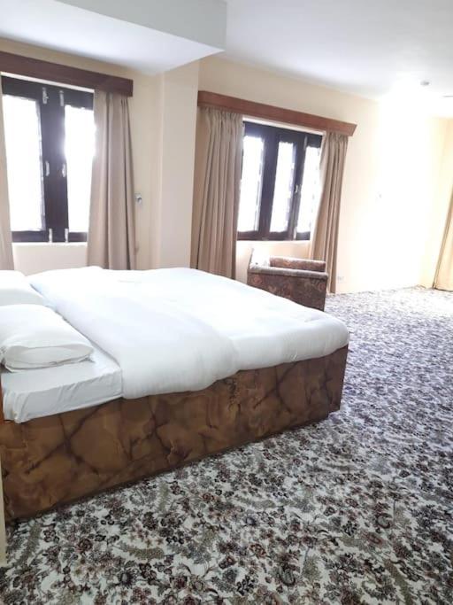Family Floor At Riverside Srinagar (Jammu and Kashmir)