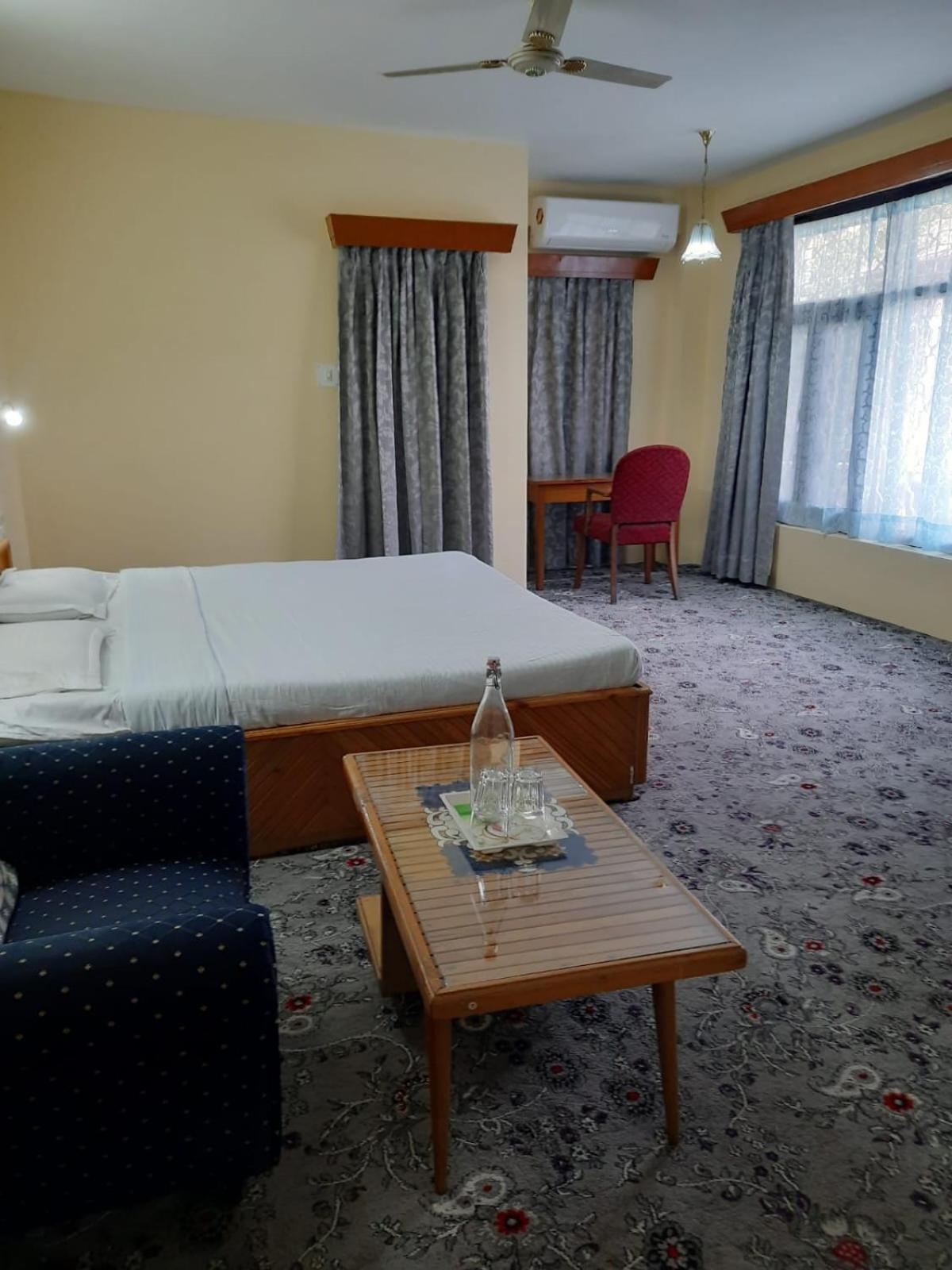 Homestay Family Floor At Riverside Srinagar (Jammu and Kashmir)