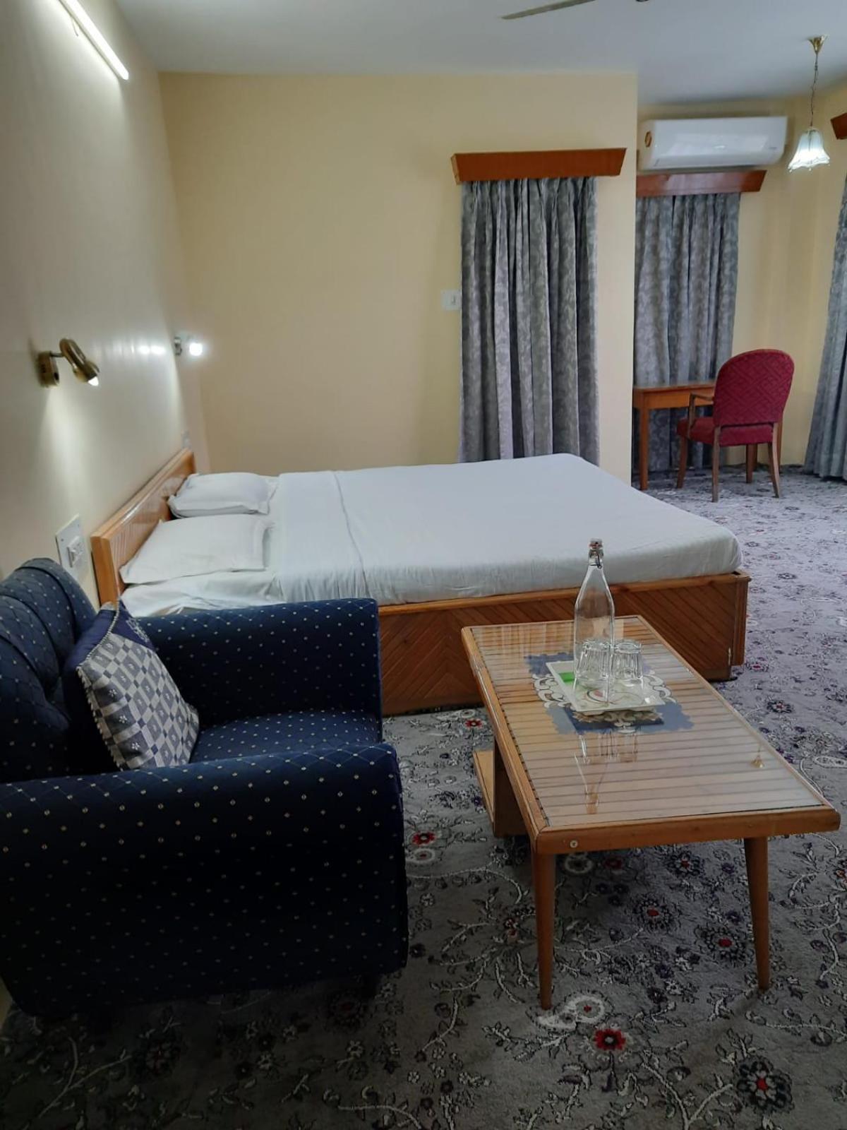 Homestay Family Floor At Riverside Srinagar (Jammu and Kashmir)