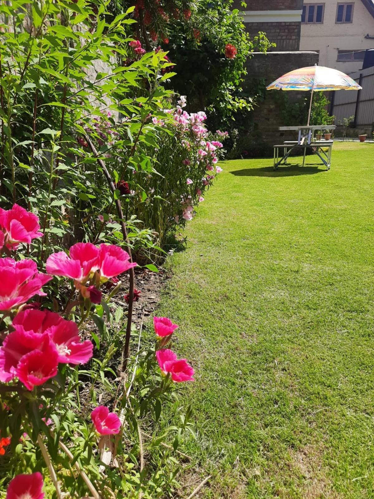Homestay Family Floor At Riverside Srinagar (Jammu and Kashmir)