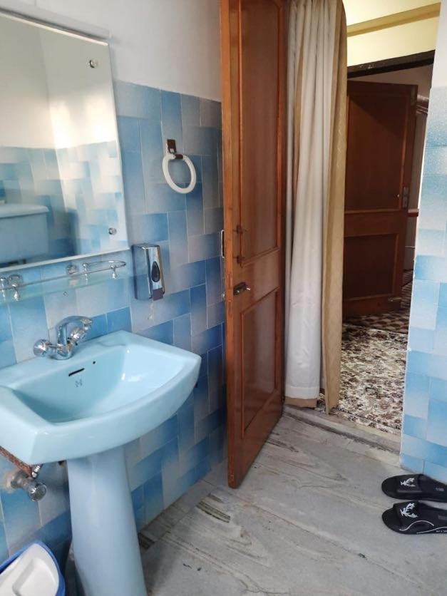 Homestay Family Floor At Riverside Srinagar (Jammu and Kashmir)