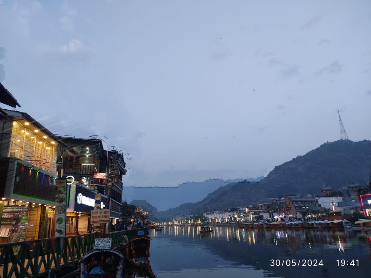 Dal Fog * Srinagar (Jammu and Kashmir)