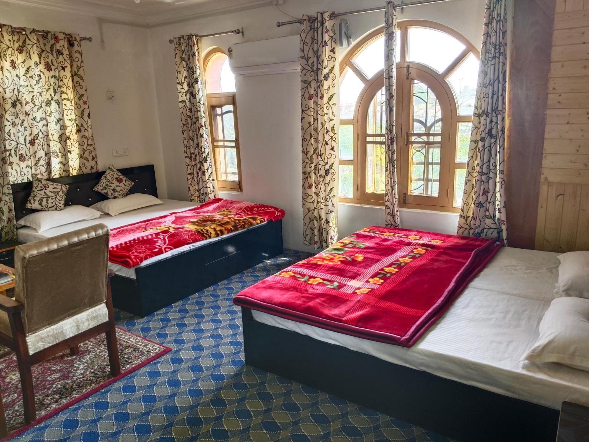 Guest house Bashaw Residency, Rated Family Near Airport Srinagar (Jammu and Kashmir)
