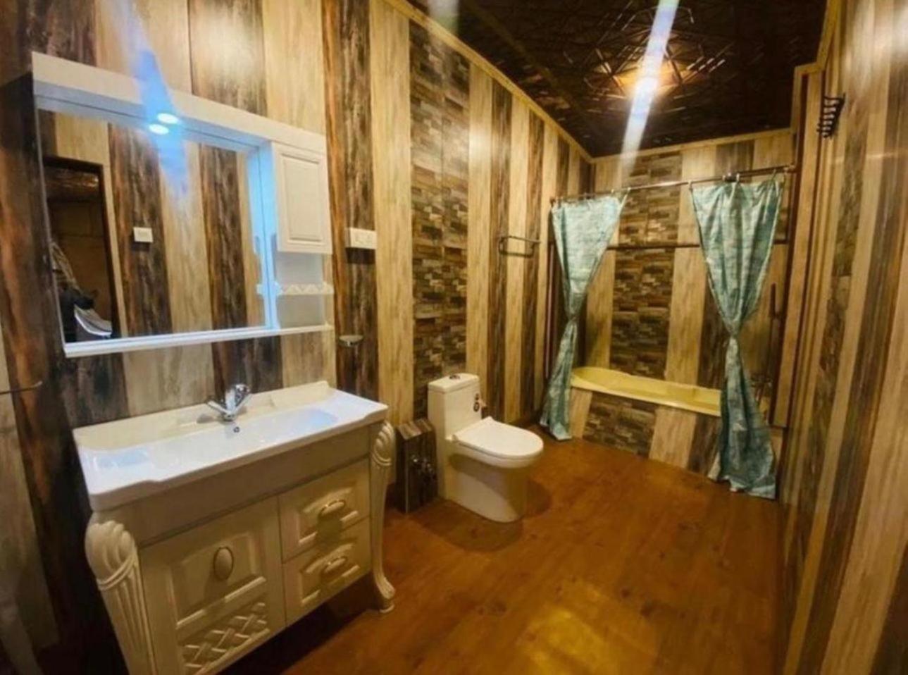 The Heritage Group Of Houseboats 4*