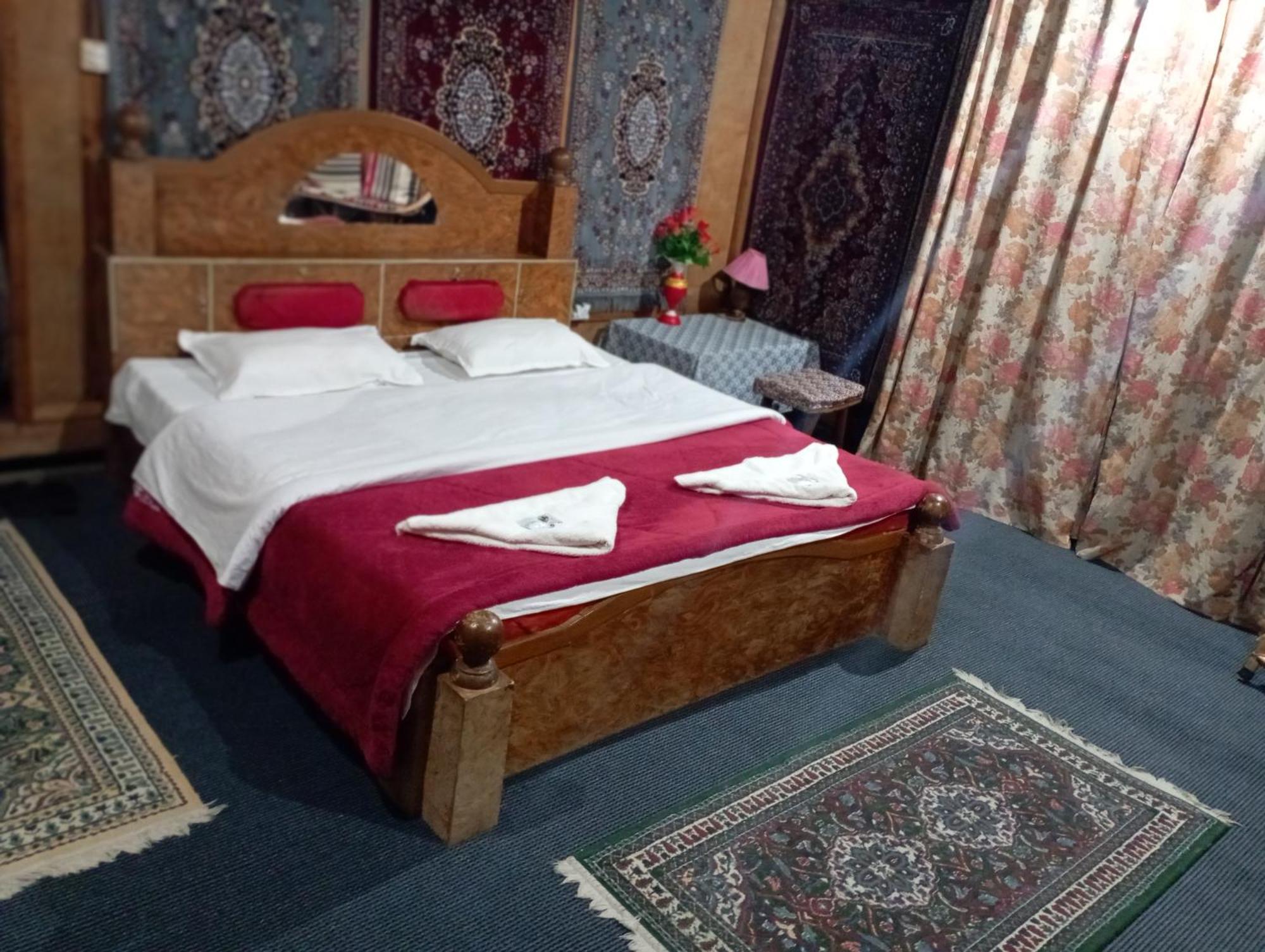 Anam Group Of Houseboats Srinagar (Jammu and Kashmir)
