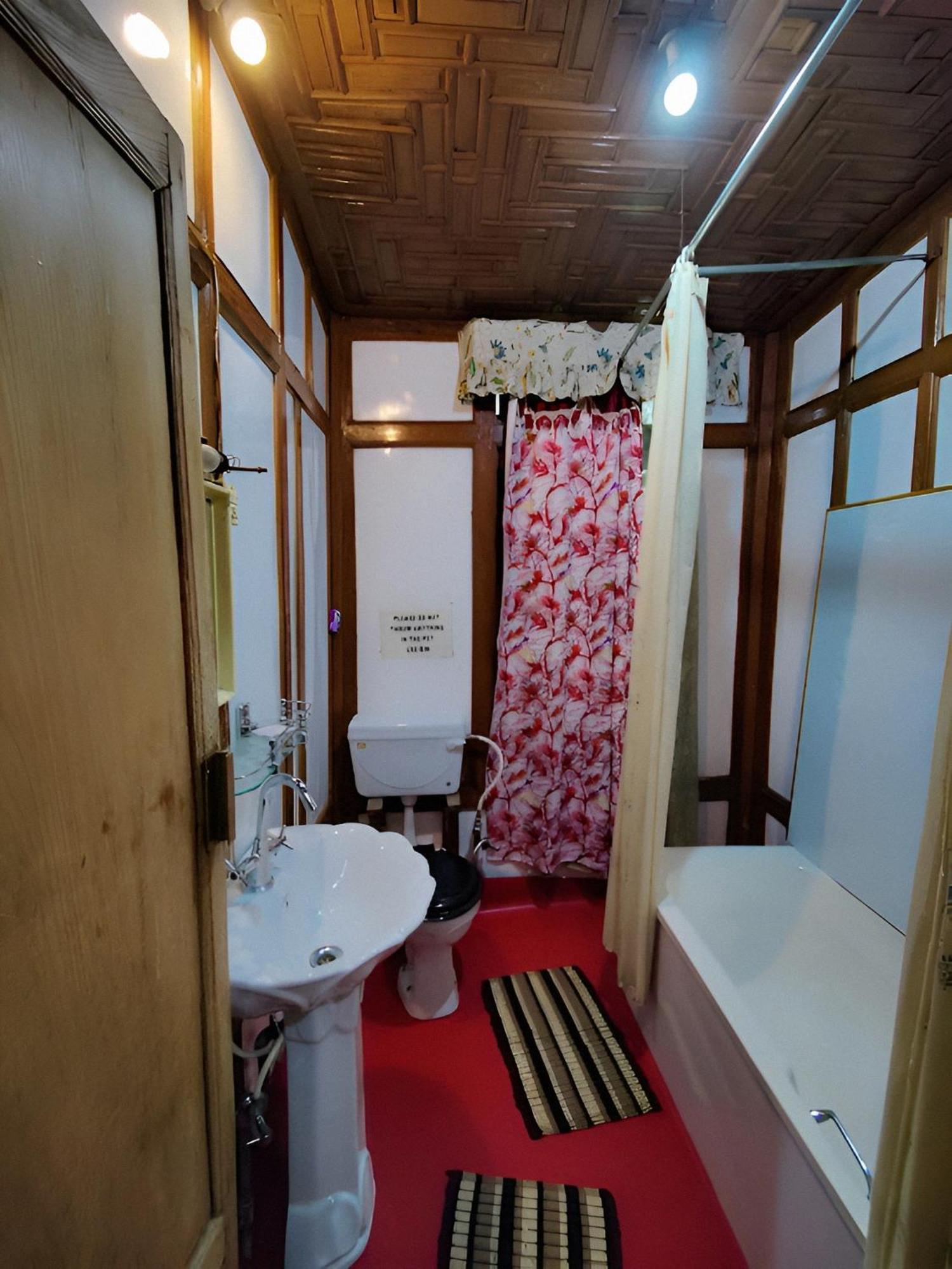 Anam Group Of Houseboats