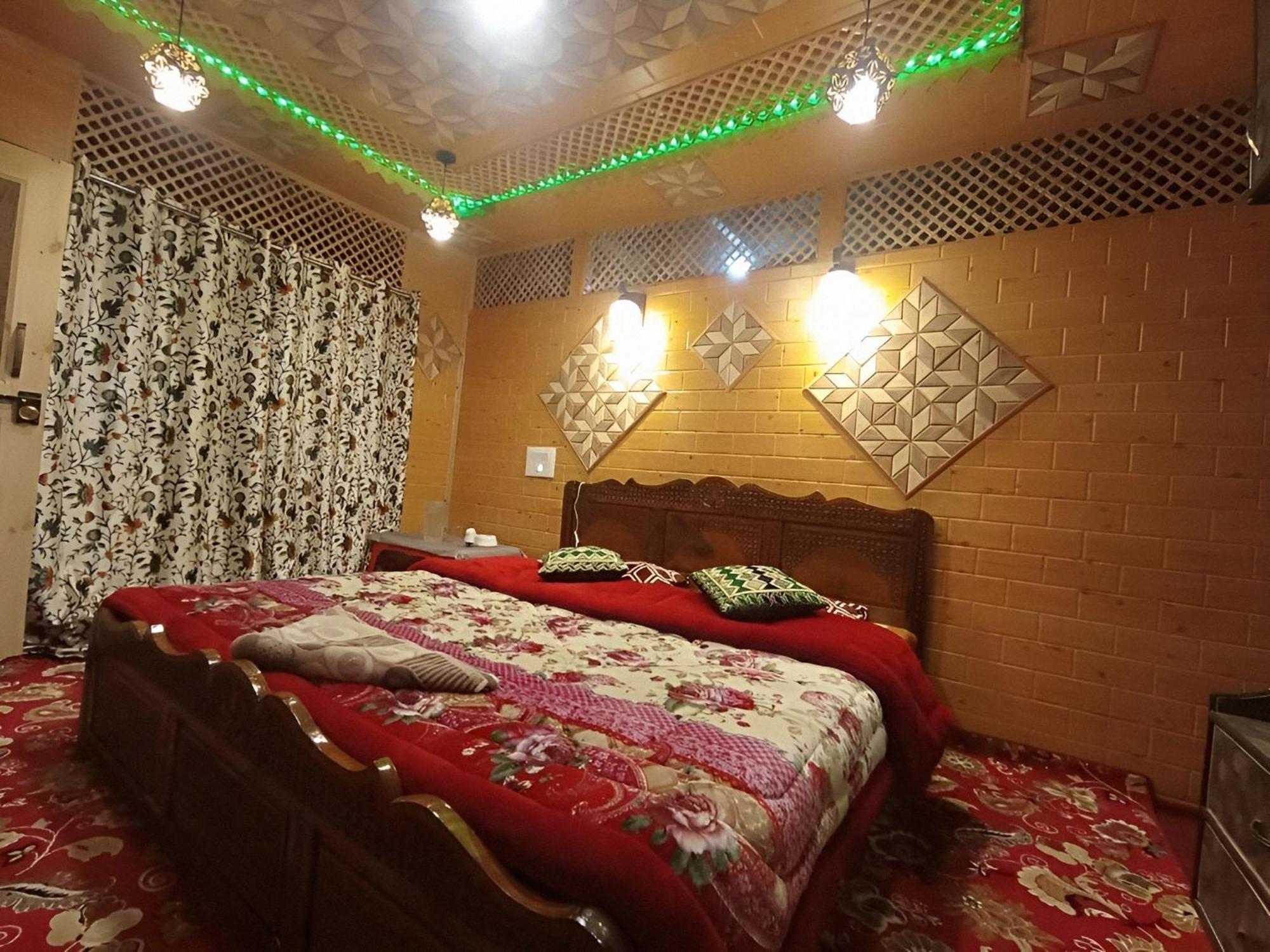Anam Group Of Houseboats Hotel 4*