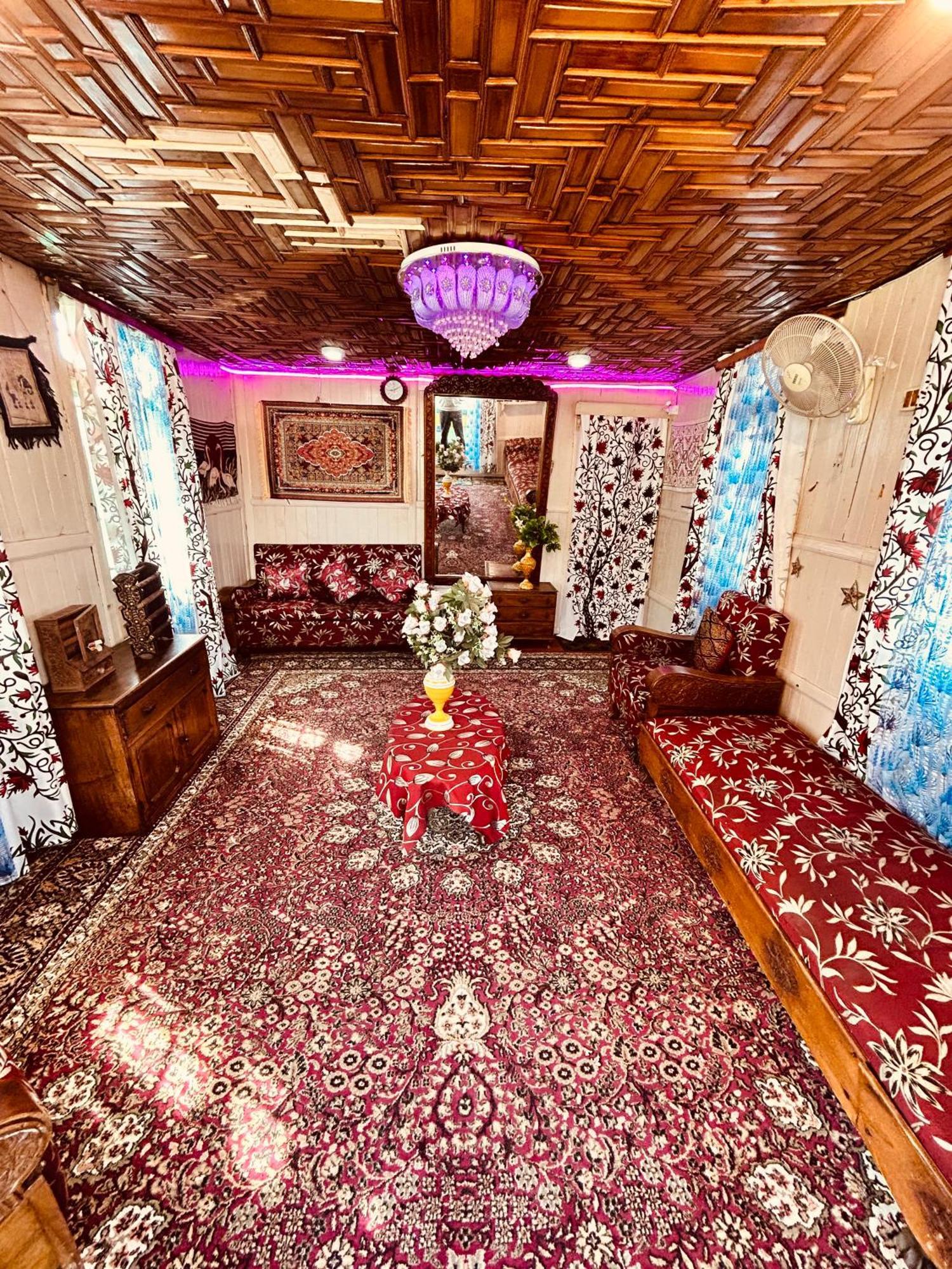 Hotel Anam Group Of Houseboats Srinagar (Jammu and Kashmir)