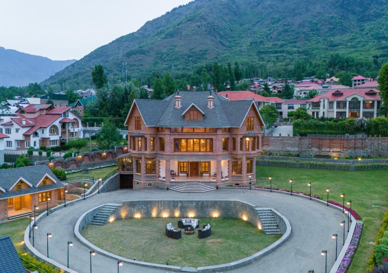 Lohono Noor * Srinagar (Jammu and Kashmir)