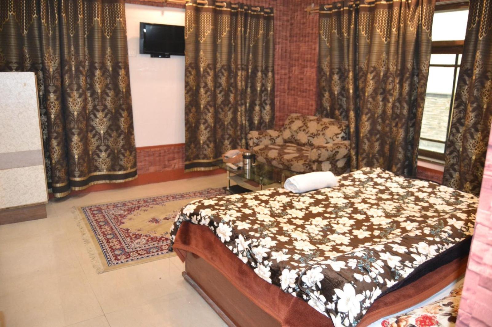 Zippino 3s3 Hotel Srinagar (Jammu and Kashmir)
