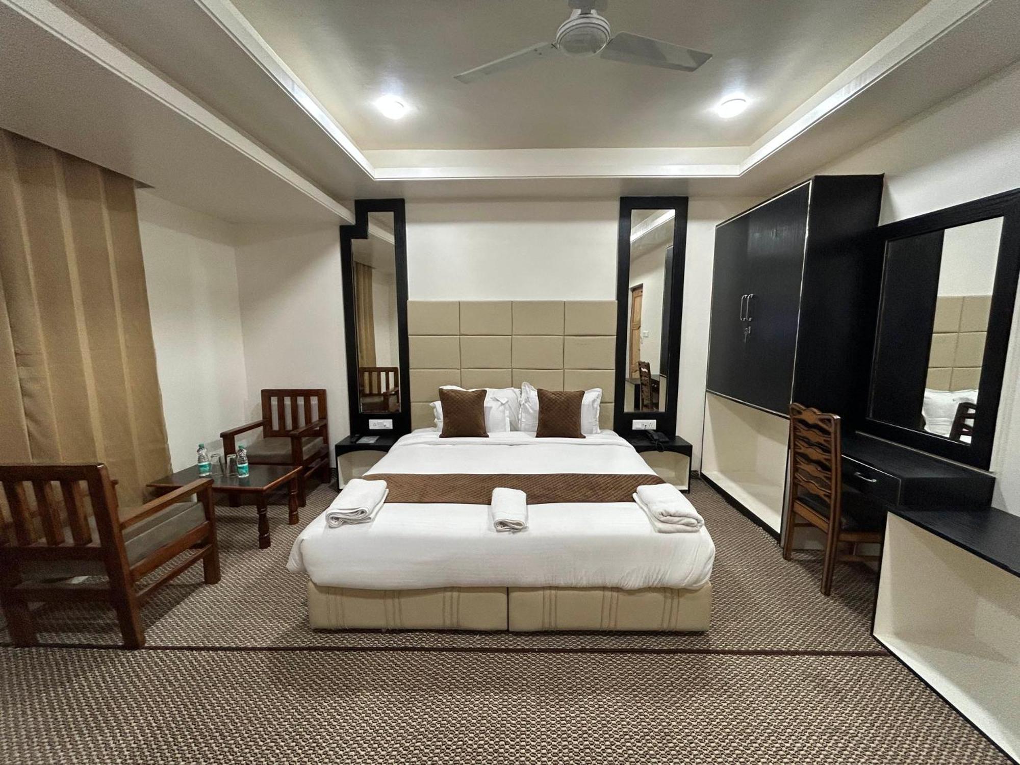 Hotel Fair Mount, Airport Road, Humhama Srinagar (Jammu and Kashmir)