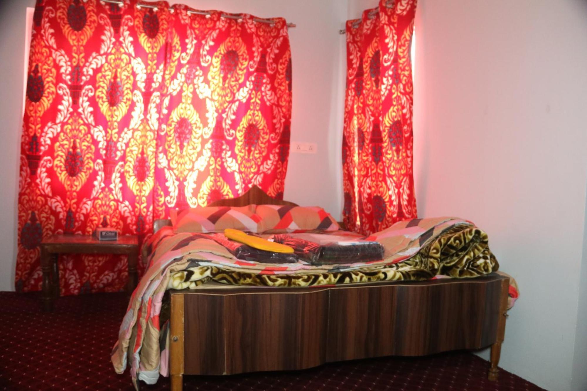 Baba Bababah * Srinagar (Jammu and Kashmir)