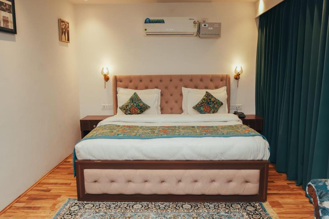 Group Of Hotel Srinagar (Jammu and Kashmir)