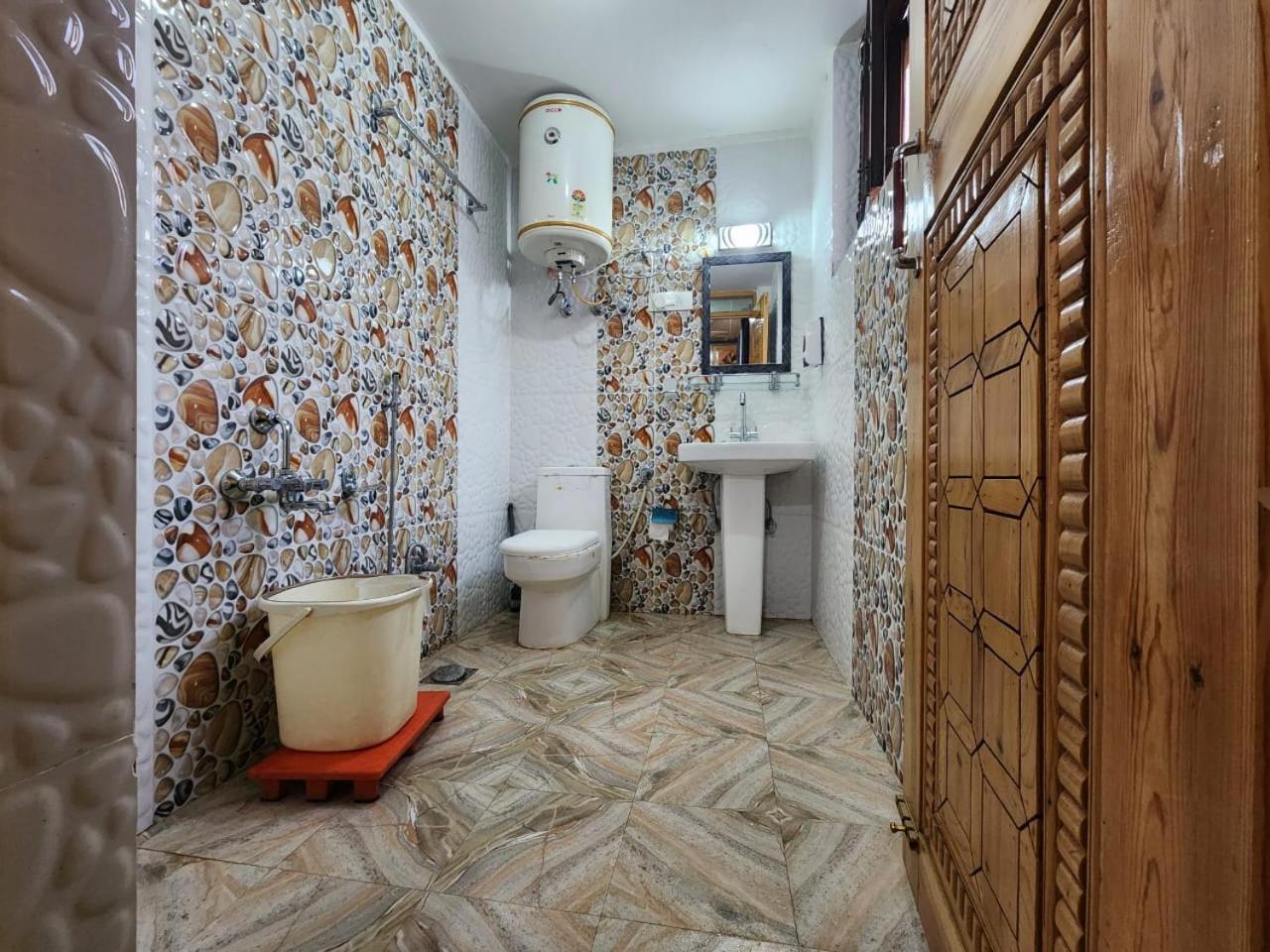 Hotel Group Of 4*