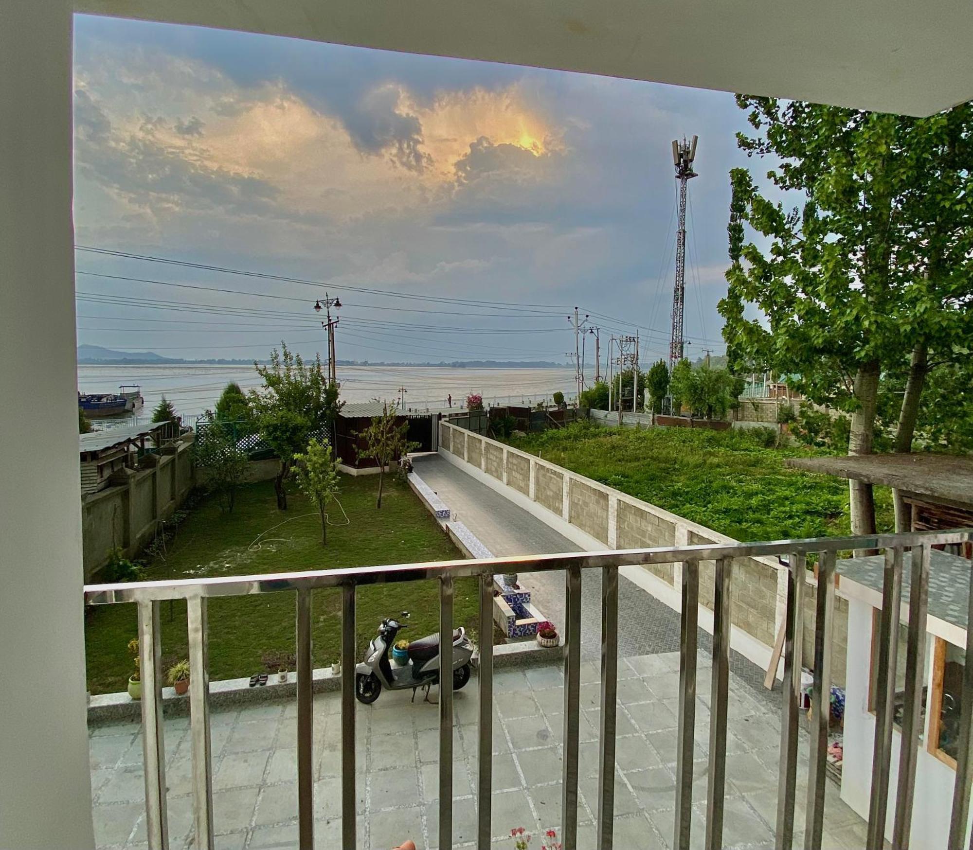 Heritage Lakend House Homestay Srinagar (Jammu and Kashmir)