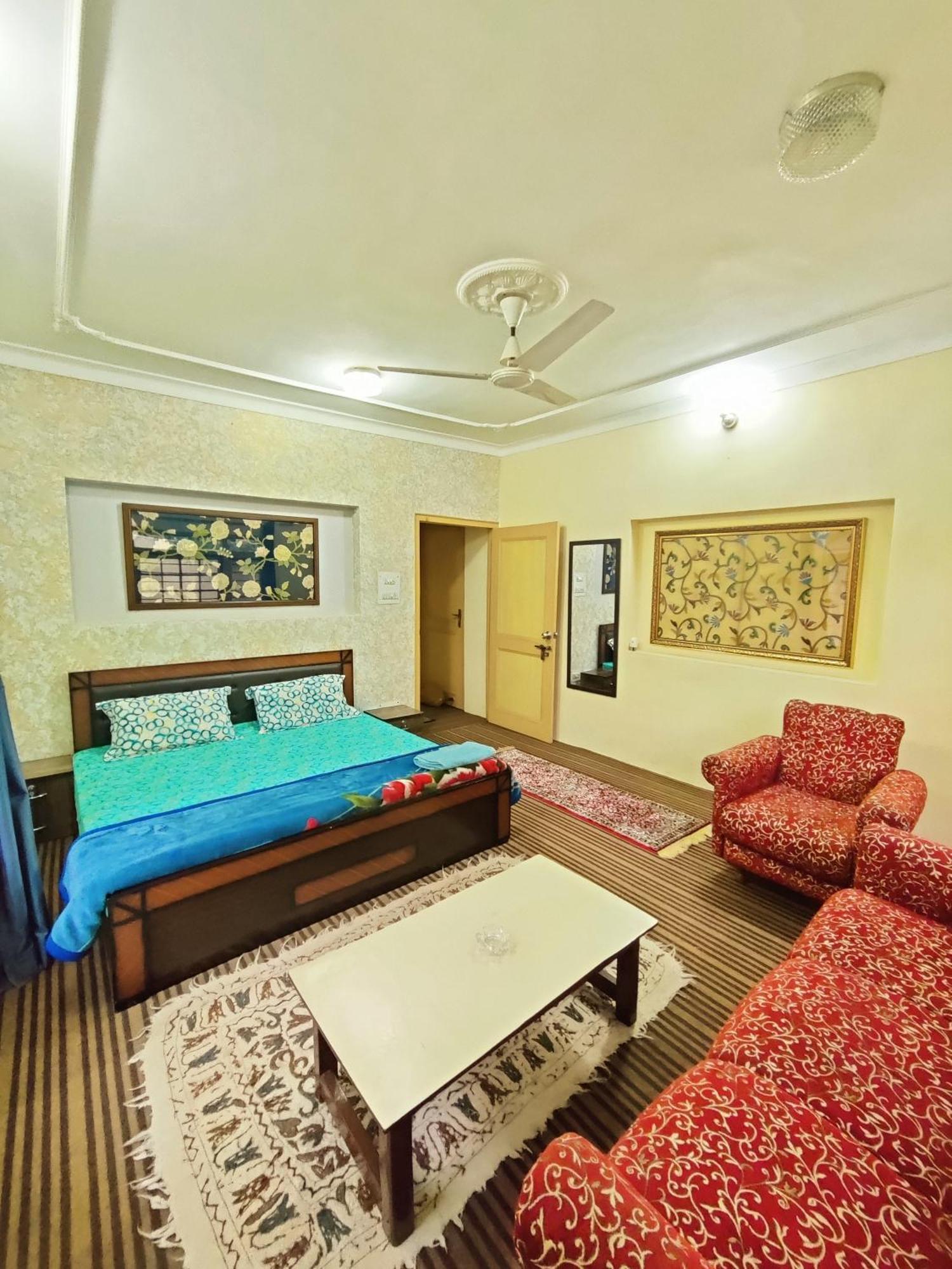 Holiday home Away From Cute 3 Bedroom House G Floor *