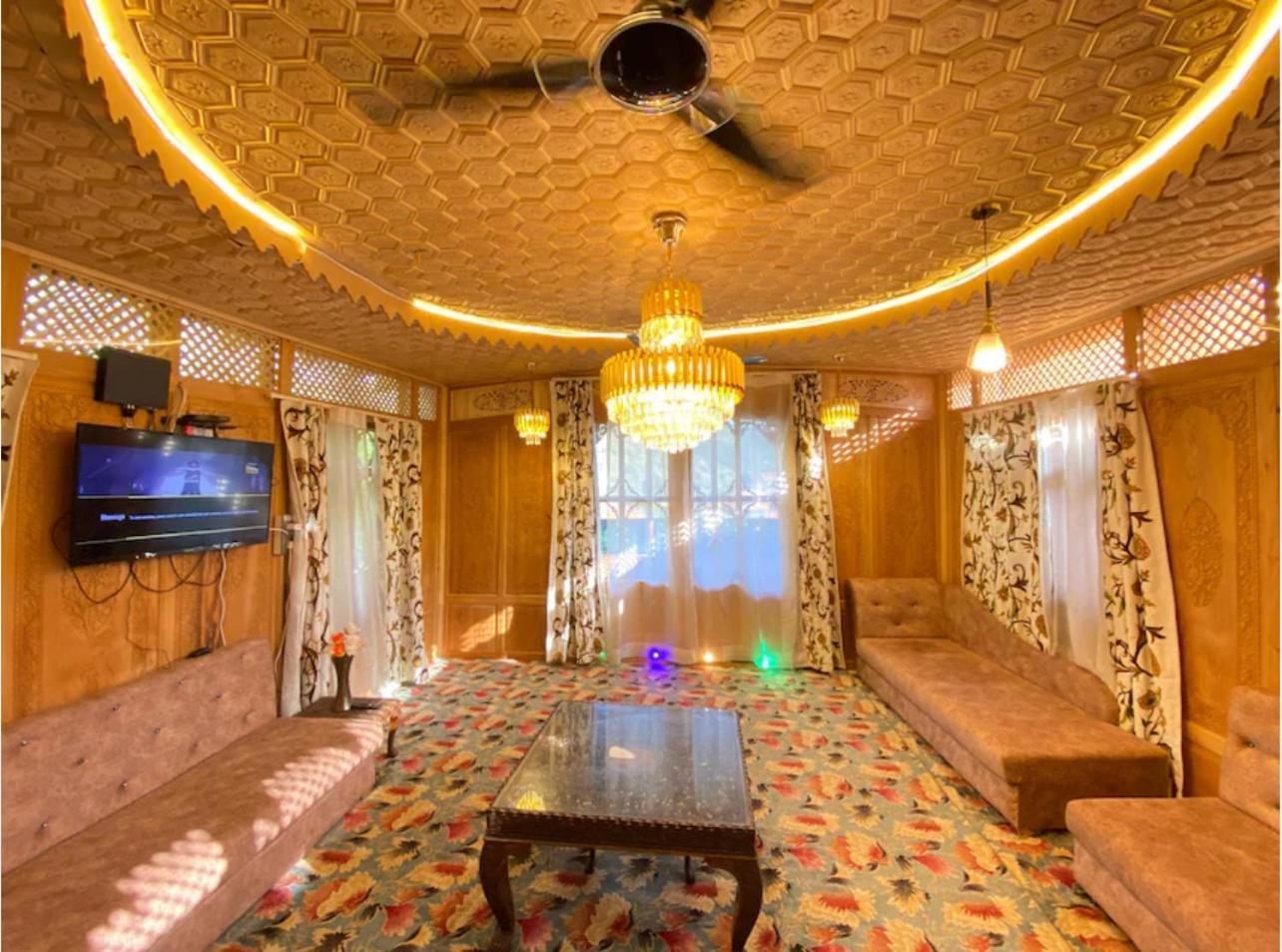 The Apollo 11 Luxury Houseboat Botel