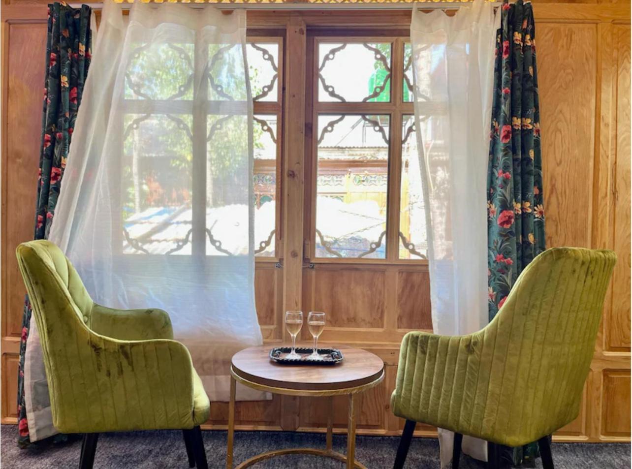 The Apollo 11 Luxury Houseboat Srinagar (Jammu and Kashmir)
